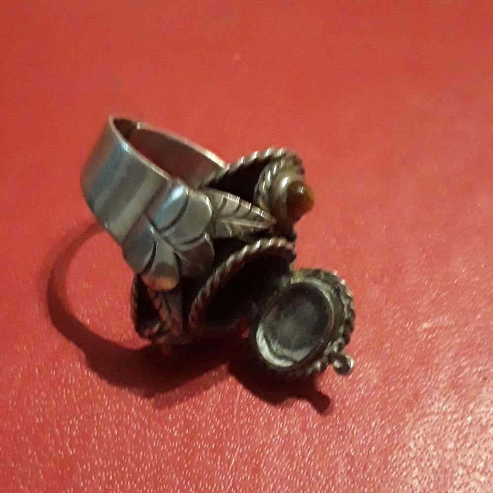 Ring - Picture 2 of 3